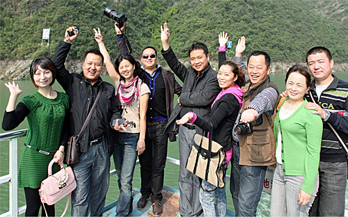 Frhliche Chinesische Urlauber auf der Yangtze Kreuzfahrt